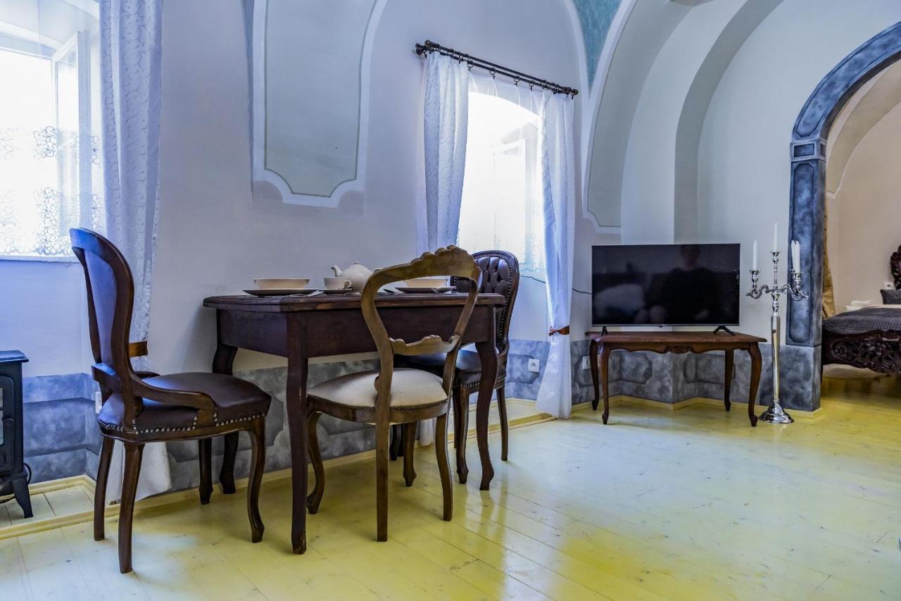Apartman Charlotte V Dome So Studnou Na Streche Banská Štiavnica Exteriör bild