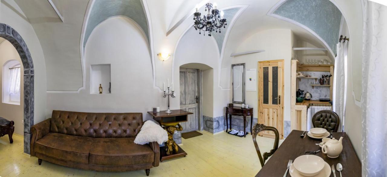 Apartman Charlotte V Dome So Studnou Na Streche Banská Štiavnica Exteriör bild