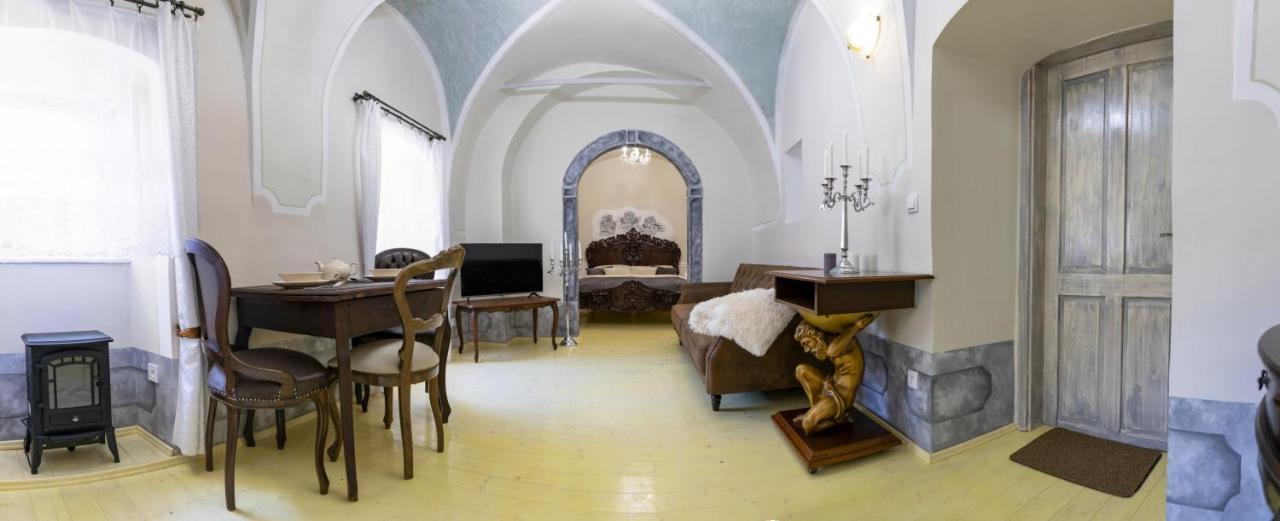 Apartman Charlotte V Dome So Studnou Na Streche Banská Štiavnica Exteriör bild