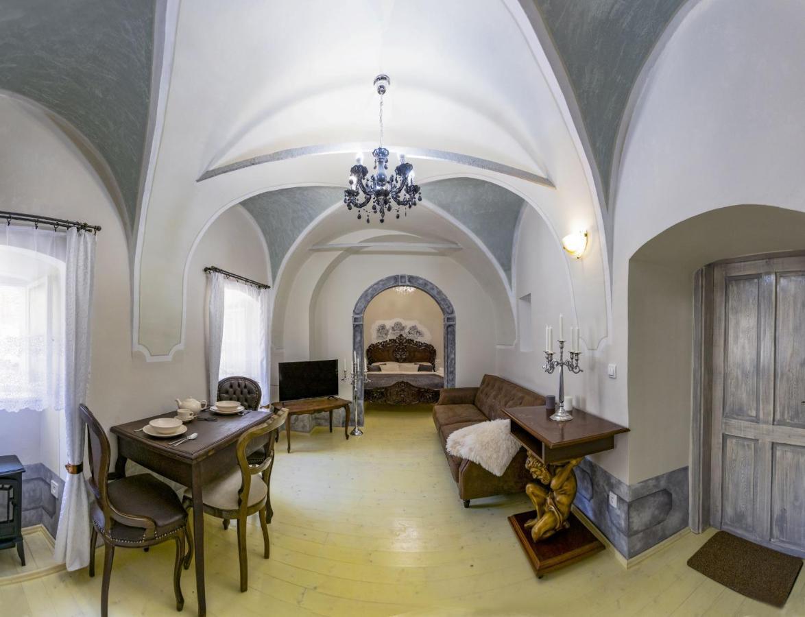 Apartman Charlotte V Dome So Studnou Na Streche Banská Štiavnica Exteriör bild