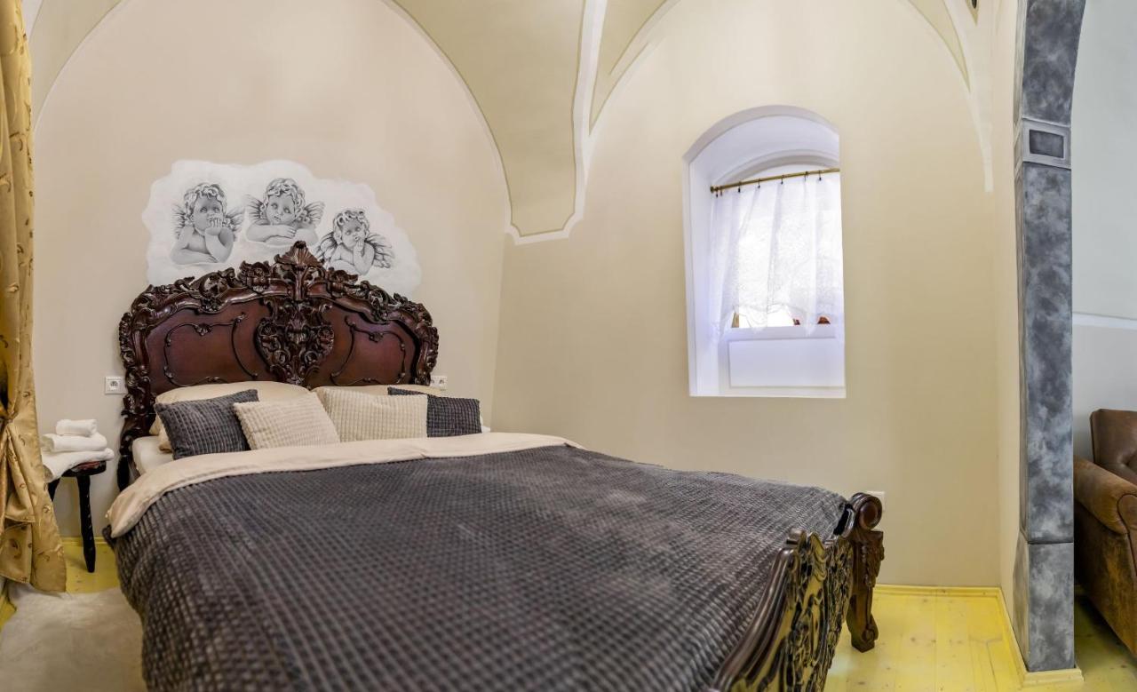 Apartman Charlotte V Dome So Studnou Na Streche Banská Štiavnica Exteriör bild