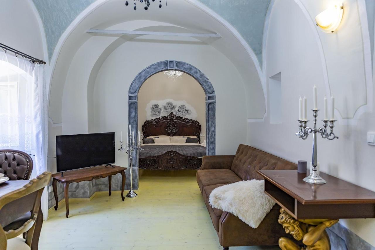 Apartman Charlotte V Dome So Studnou Na Streche Banská Štiavnica Exteriör bild